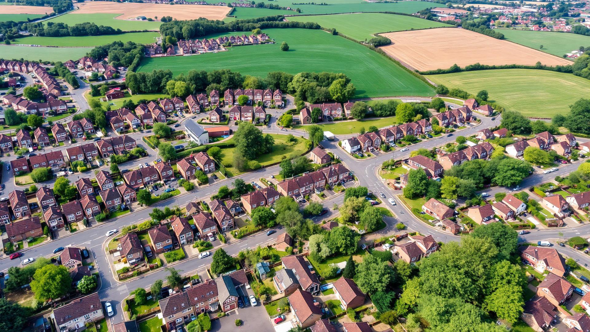 Professional gutter cleaning service in Aylesbury, Buckinghamshire
